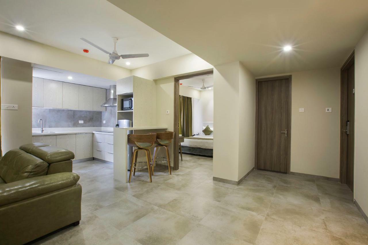 Floressa Randa, Porur Hotel Chennai