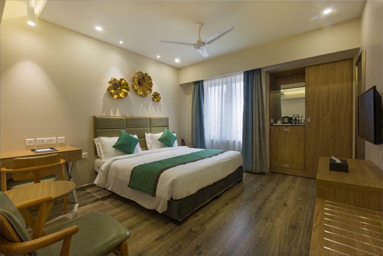 Floressa Randa, Porur Hotel 3*
