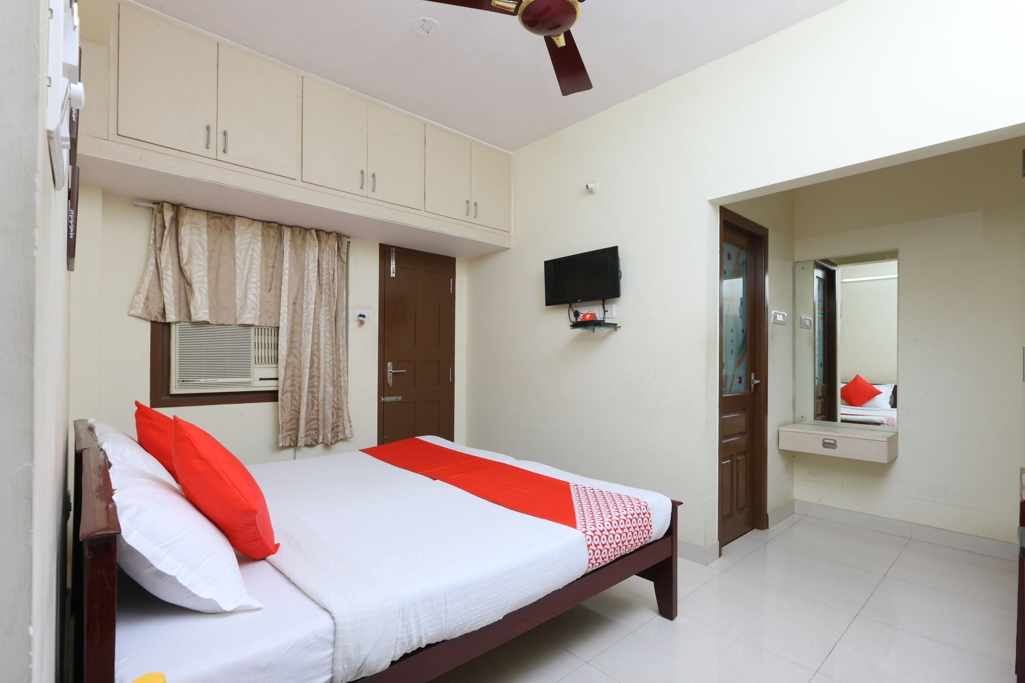 Guest house Silverkey Executive 20003 Balaji Hospital Chrompet Chennai