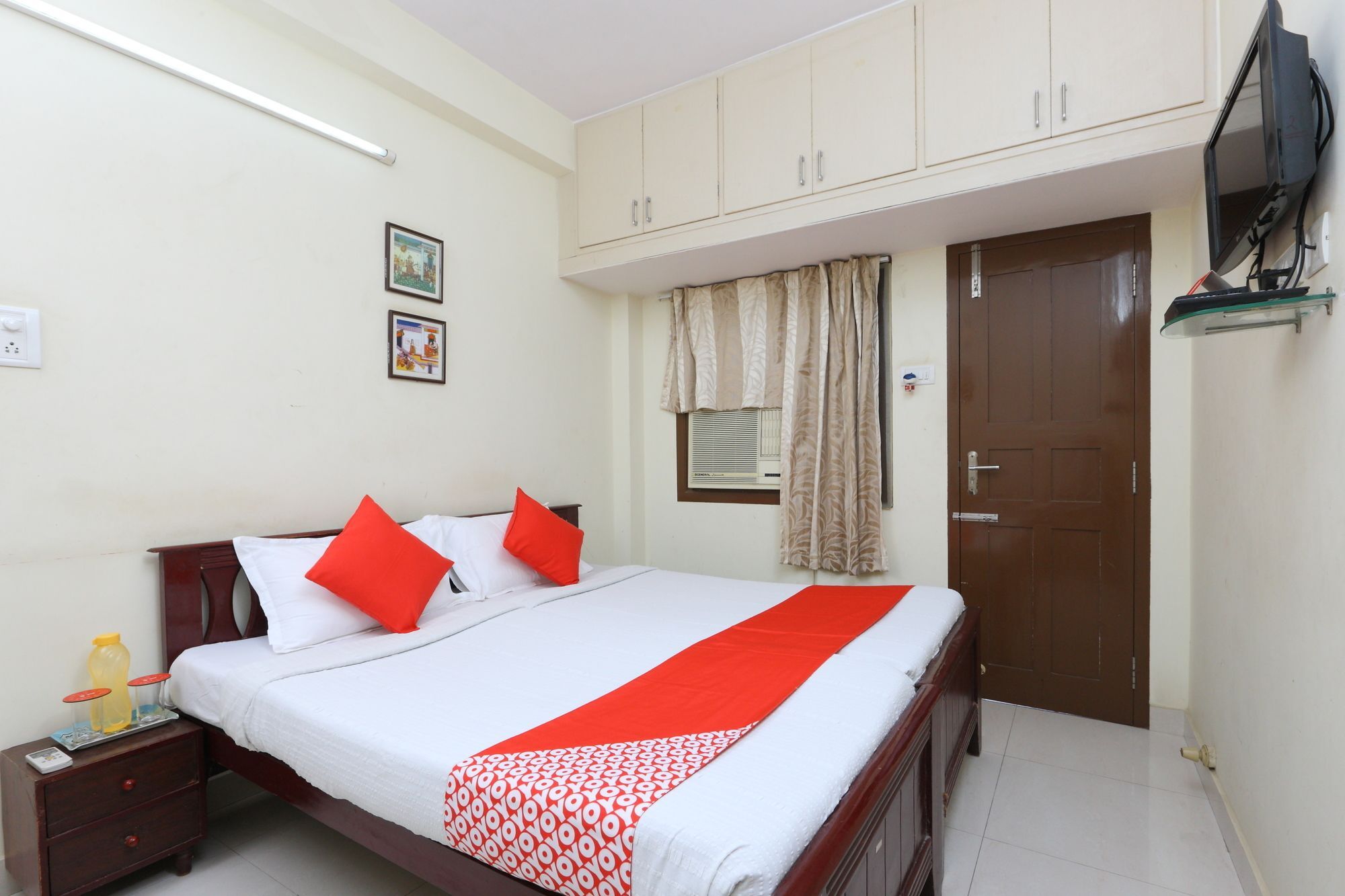 Guest house Silverkey Executive 20003 Balaji Hospital Chrompet Chennai