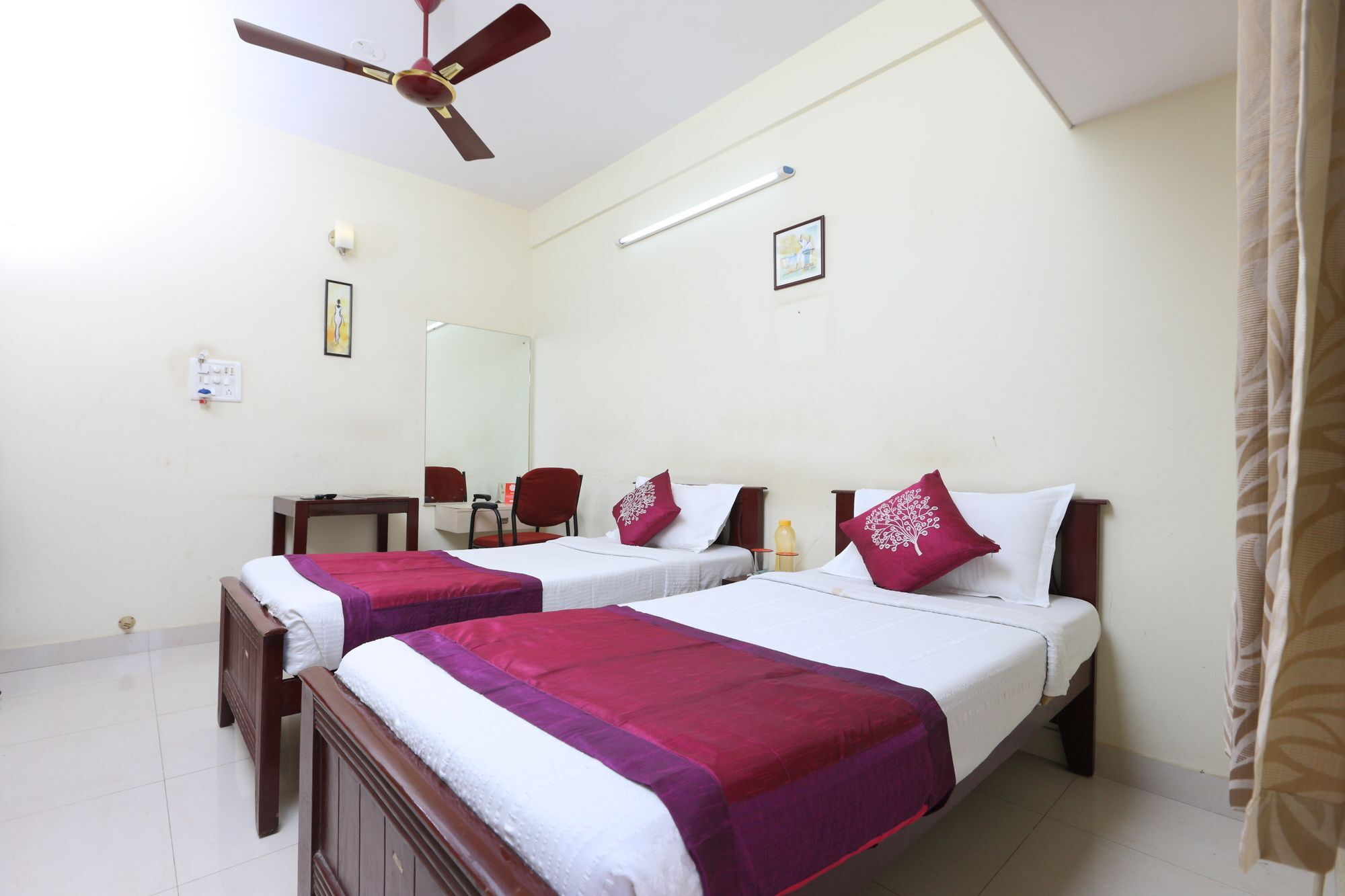 Guest house Silverkey Executive 20003 Balaji Hospital Chrompet Chennai