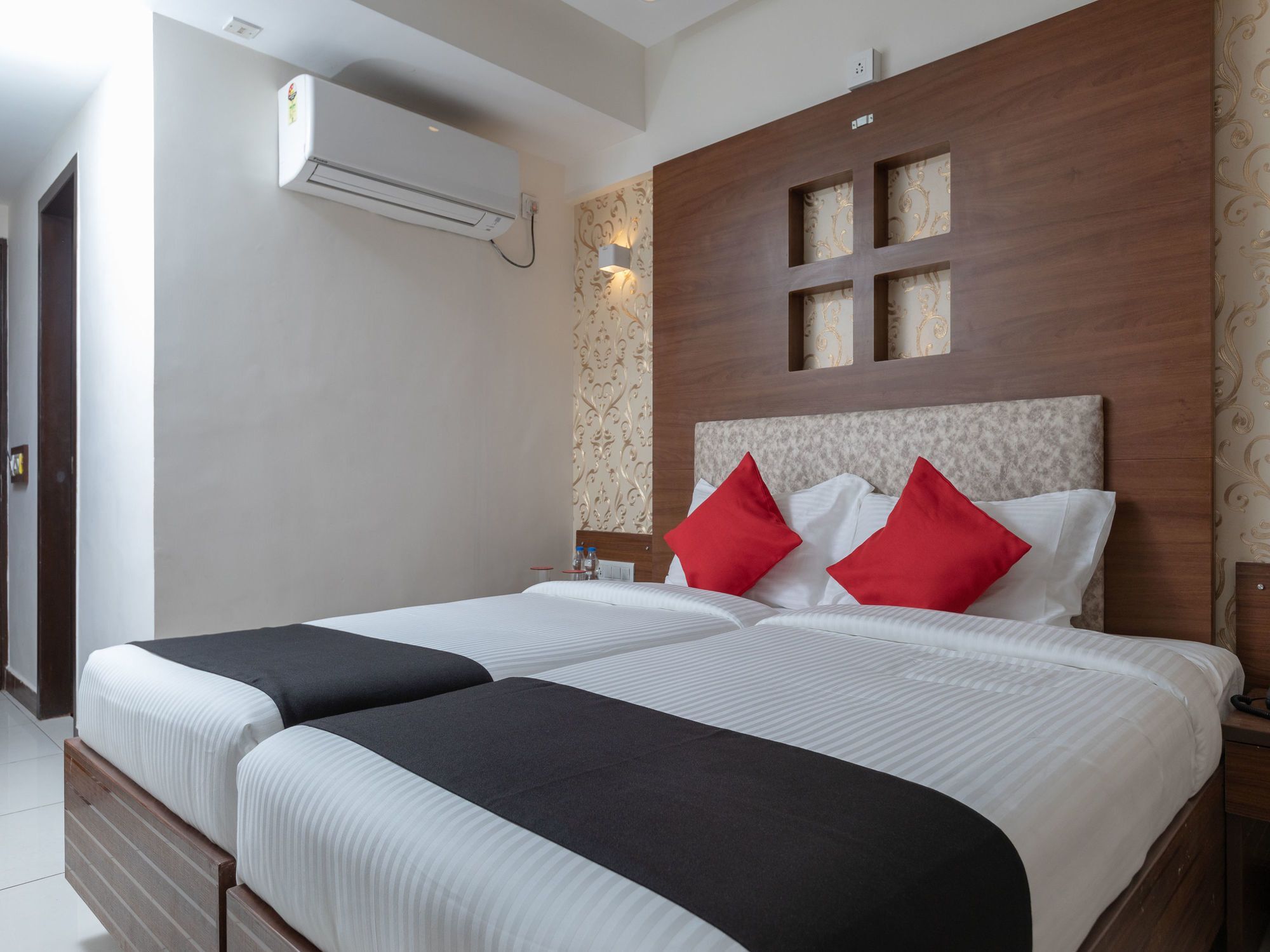 Capital O 16891 Klase Hotel 3*