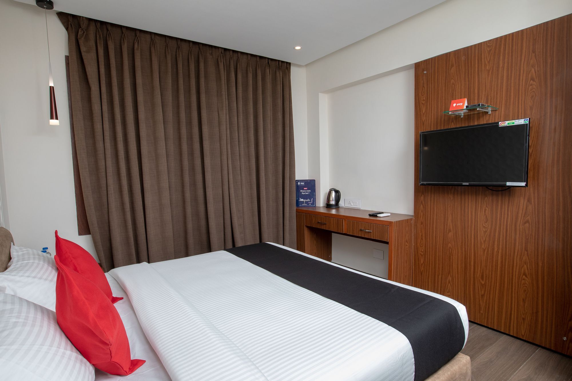 Capital O 16891 Klase Hotel 3*
