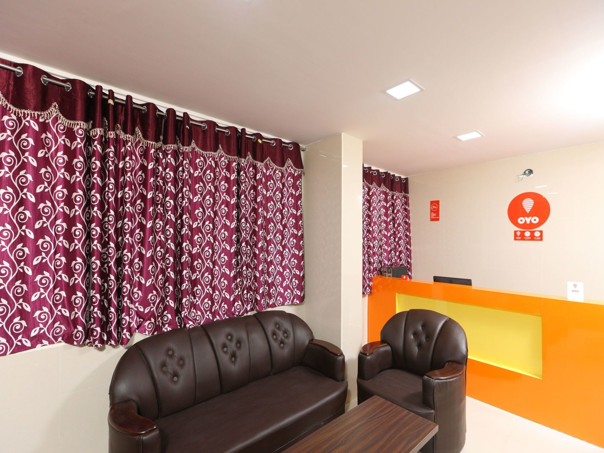 Oyo 11342 Phoenix Hotel 2*
