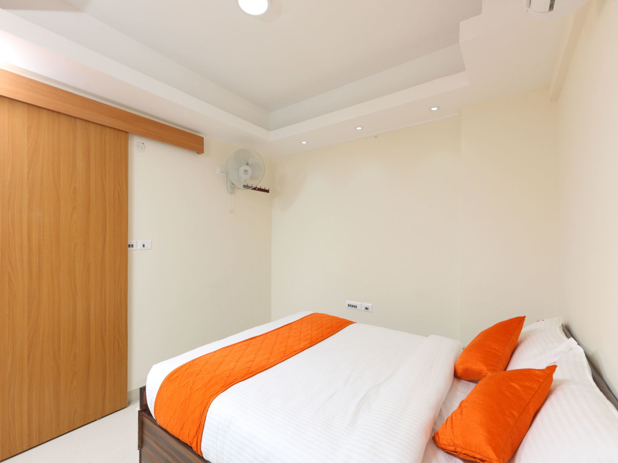Oyo 11342 Phoenix Hotel Chennai