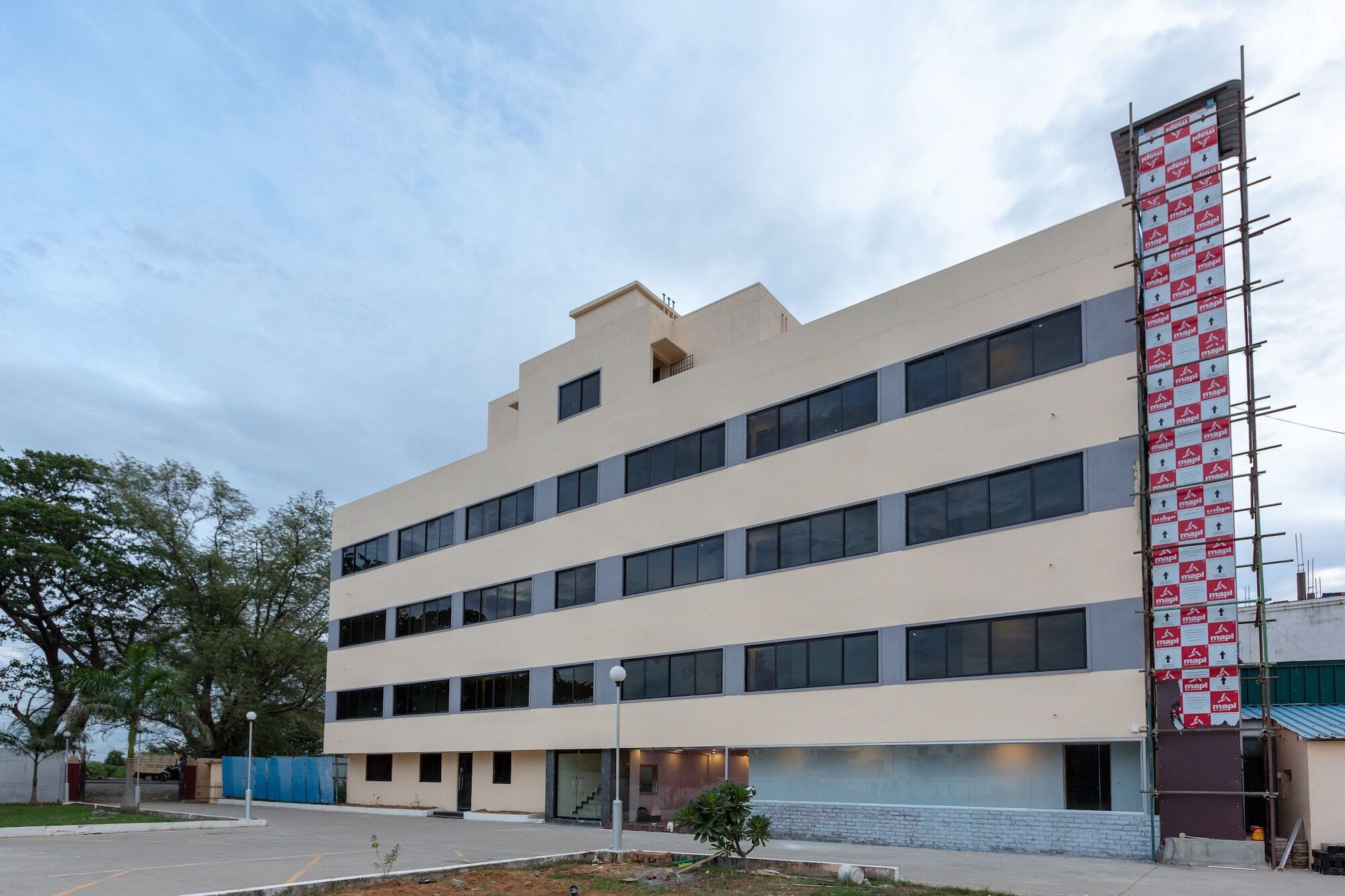 Oyo 22105 Half Moon Hotel 2*
