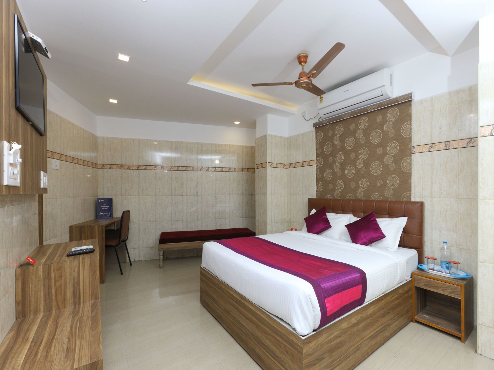 Oyo 11437 Gmt Centre Hotel 3*