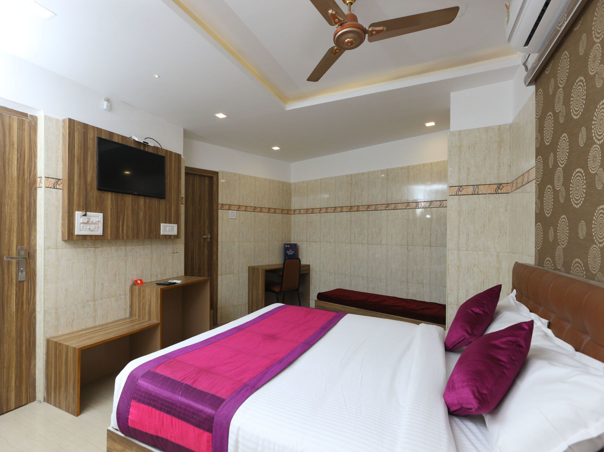 Oyo 11437 Gmt Centre Hotel Chennai