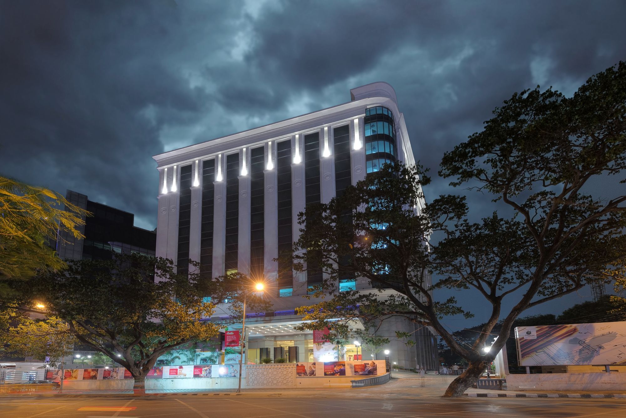 Ramada Plaza Hotel 5*
