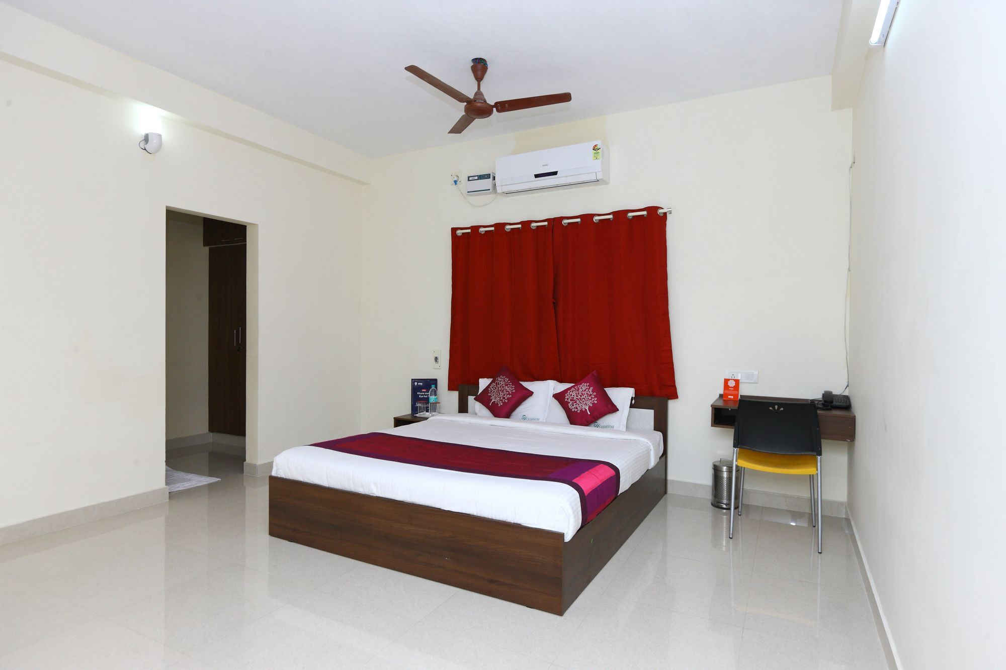 Oyo 5281 The Cozee Hotel