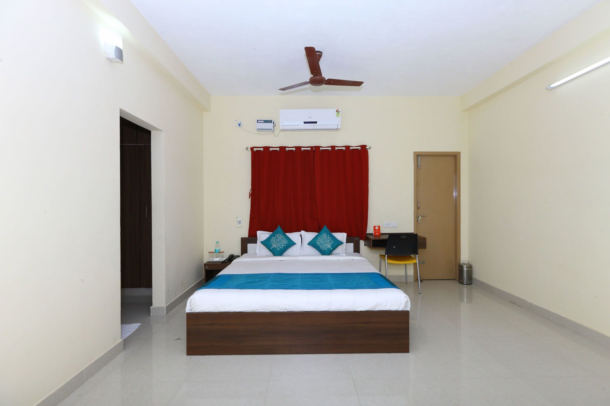 Oyo 5281 The Cozee Hotel Chennai