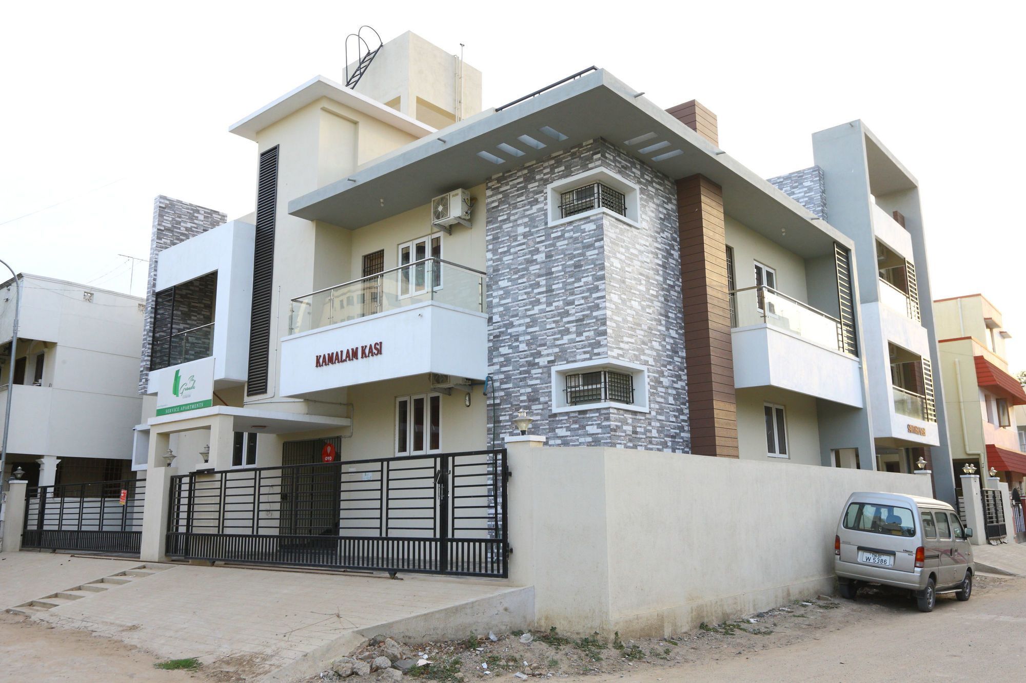 Oyo 5281 The Cozee Hotel