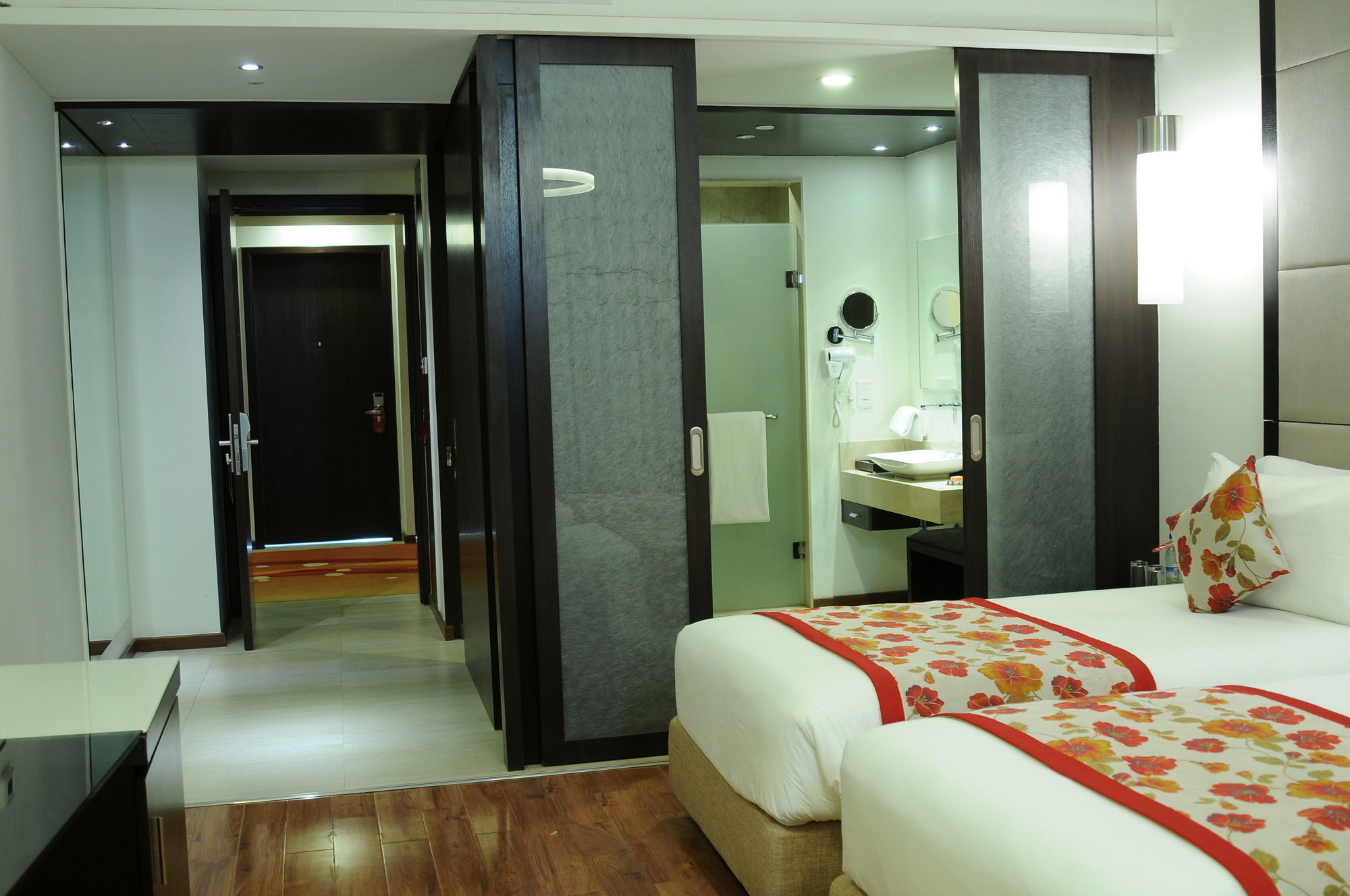 Hotel E