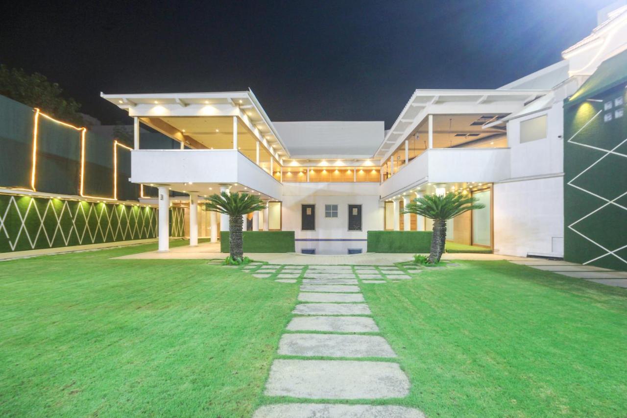 Hotel Palette - Bungalow8 & Chennai