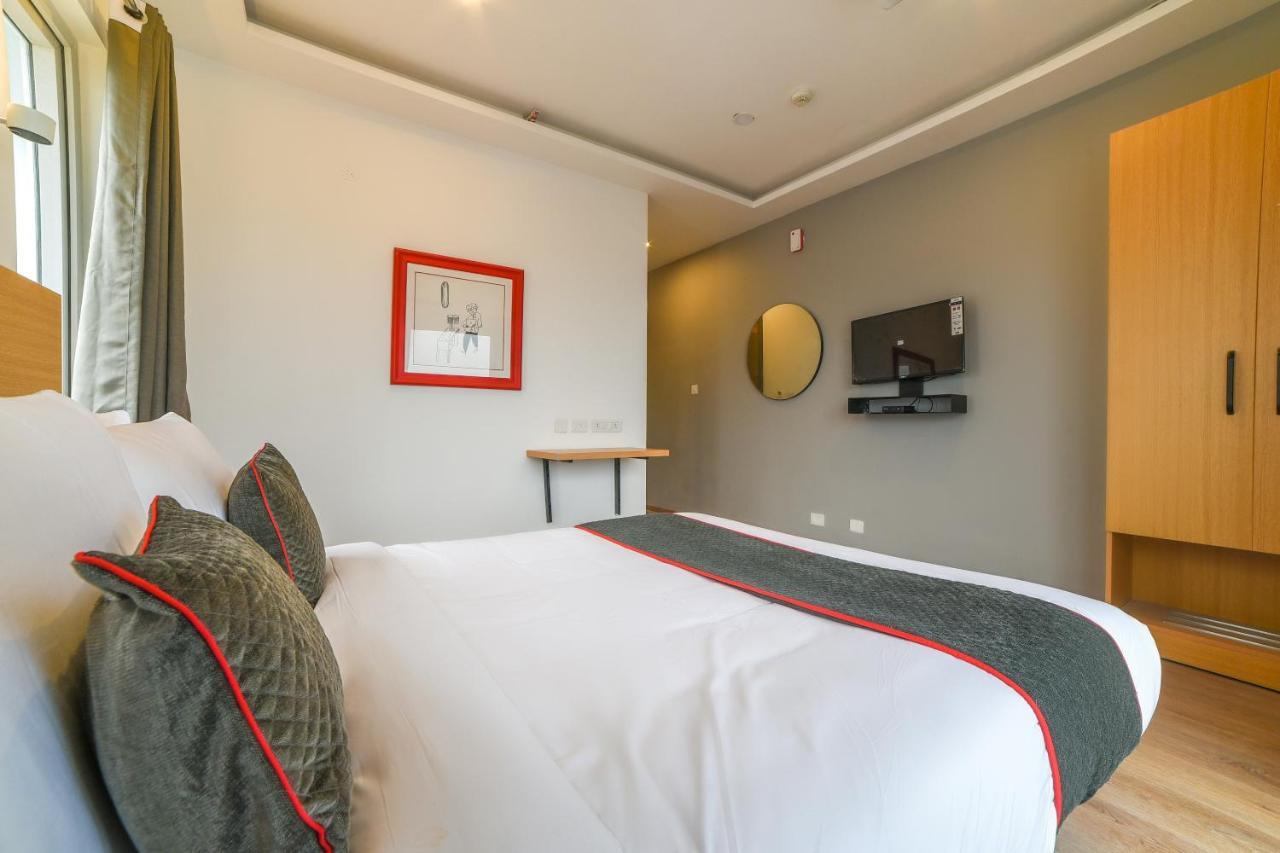 Oyo Townhouse 175 Pure Stays Near Airport Near International Airport Metro Station Hotel