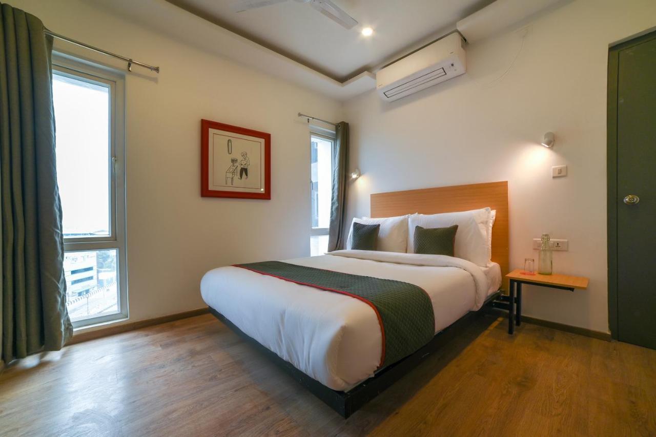 Hotel Oyo Townhouse 175 Pure Stays Near Airport Near International Airport Metro Station