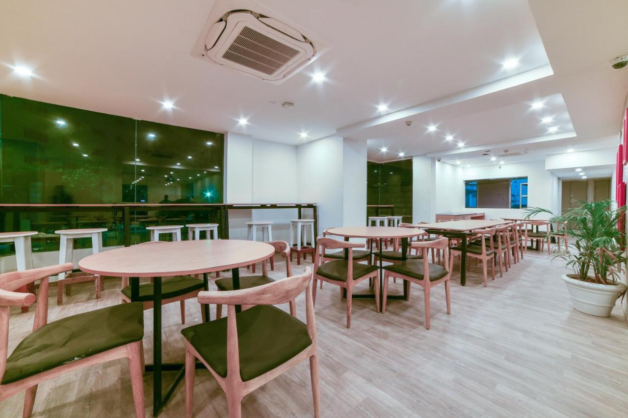 Hotel Oyo Townhouse 175 Pure Stays Near Airport Near International Airport Metro Station