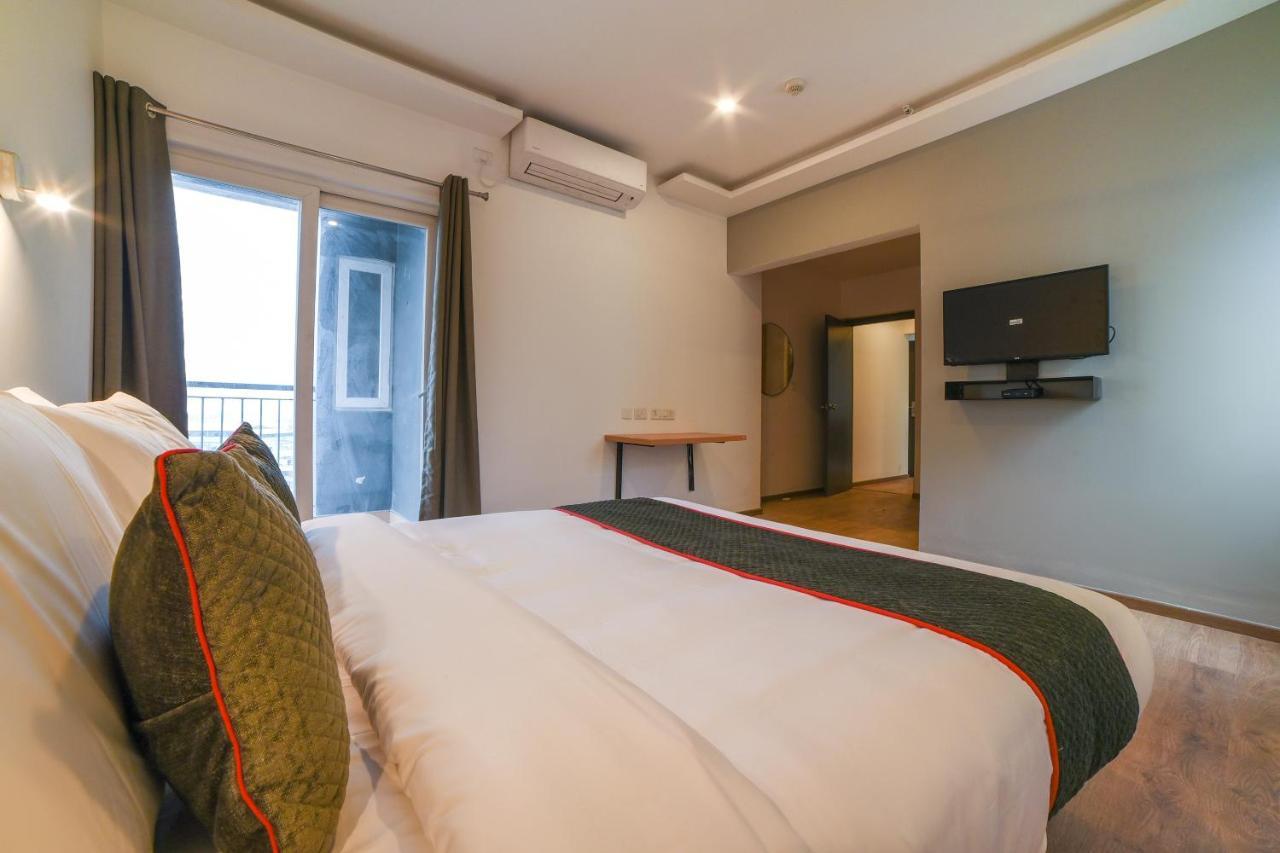 Oyo Townhouse 175 Pure Stays Near Airport Near International Airport Metro Station Hotel