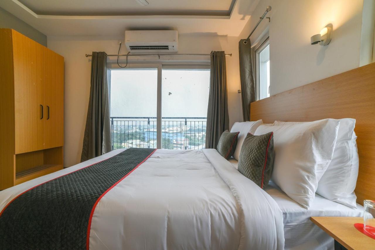 Hotel Oyo Townhouse 175 Pure Stays Near Airport Near International Airport Metro Station 3*