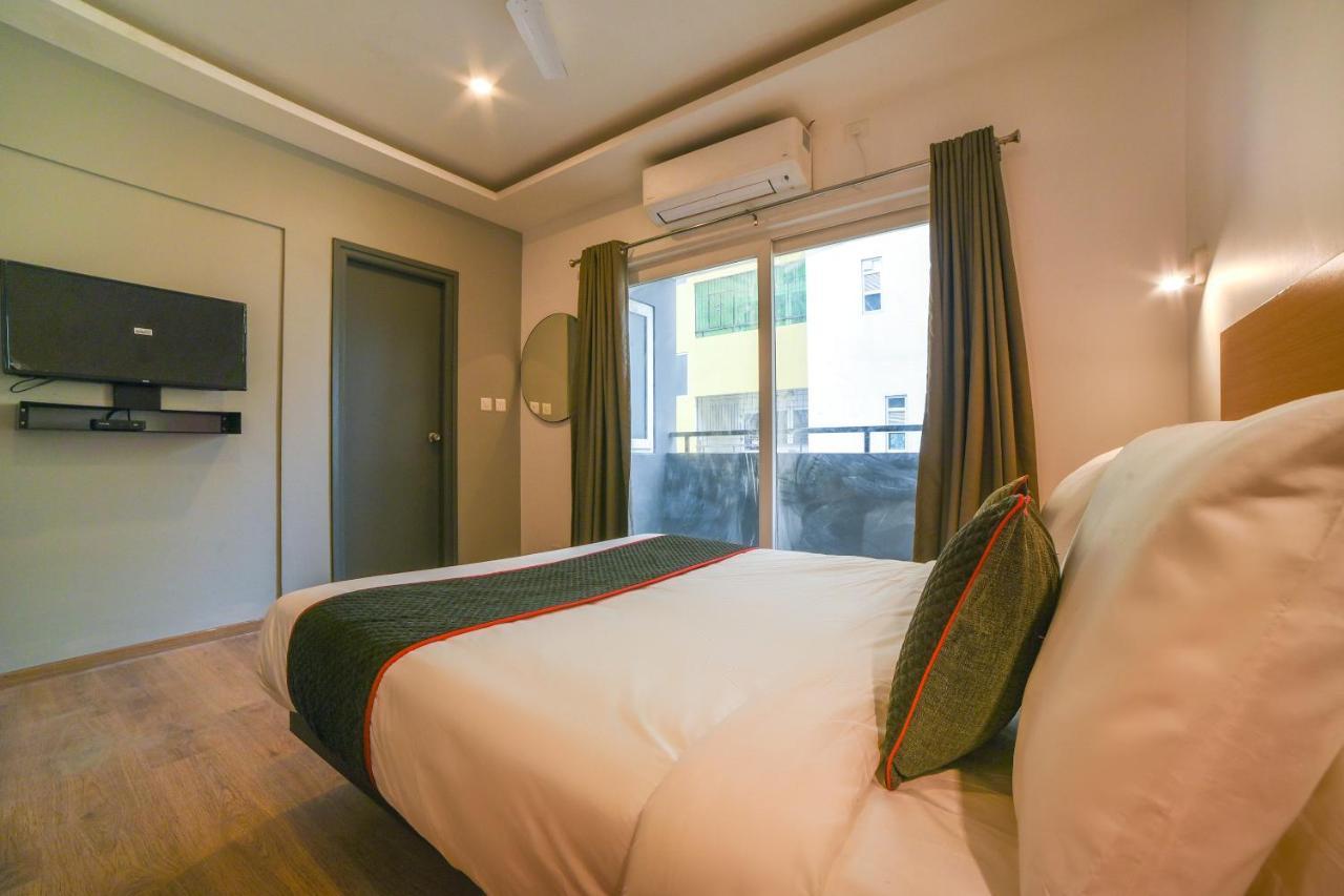 Oyo Townhouse 175 Pure Stays Near Airport Near International Airport Metro Station Hotel 3*