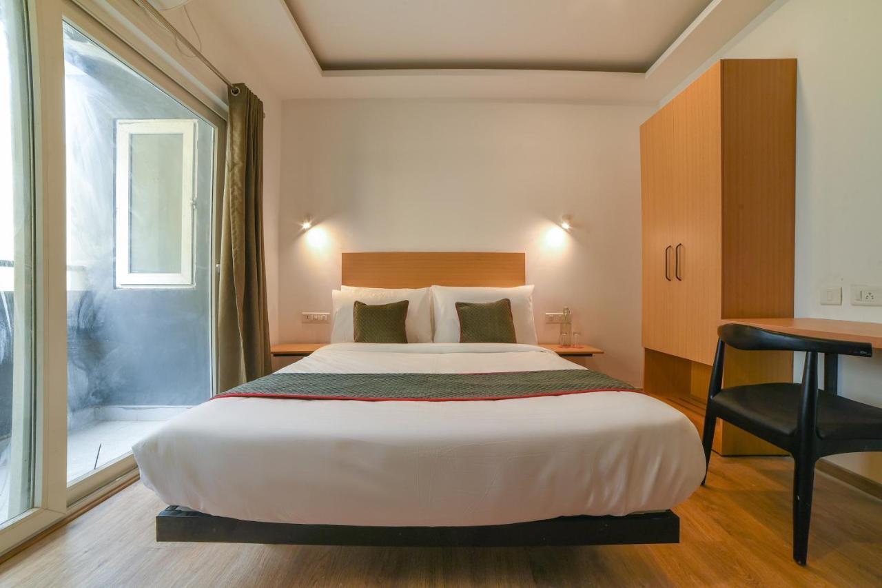 Hotel Oyo Townhouse 175 Pure Stays Near Airport Near International Airport Metro Station 3*