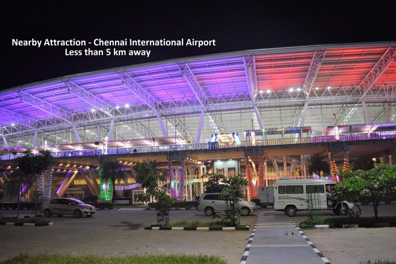 Hotel Oyo Townhouse 175 Pure Stays Near Airport Near International Airport Metro Station