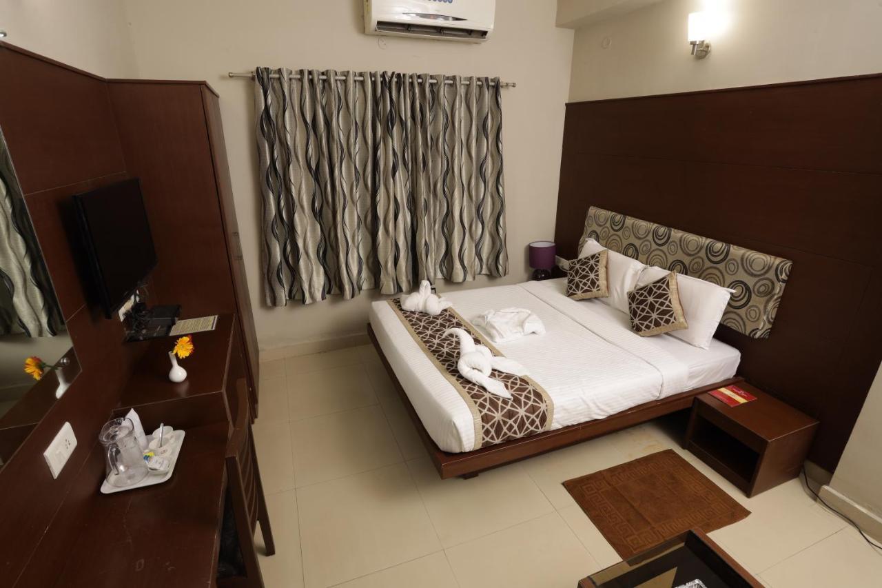 Hotel Greens Gate 2*