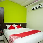 Oyo 27032 Sri Kumaran Residency