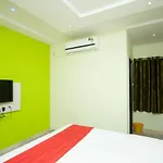 Oyo 27032 Sri Kumaran Residency