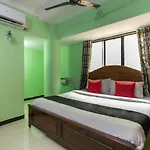 Capital O 28343 Madurai Velnachiyar Guest House