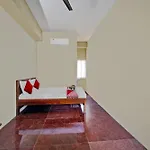 Oyo Flagship 92943 Guna Residency