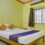 Spot On 75475 Cn Guest House