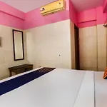 Spot On Grand Residency Near Marina Beach