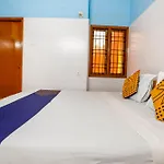Spot On Grand Residency Near Marina Beach