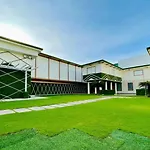 B8 Hotel