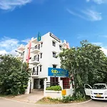 Capital O 35927 Comfort Suites