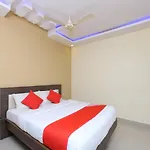Oyo 14037 Central Inn