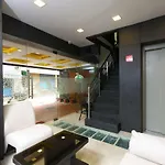 Oyo Flagship 486 Nungambakkam-Greams Road-Apollo Hospital