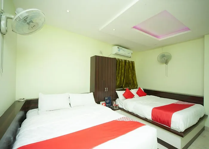 Oyo 27032 Sri Kumaran Residency