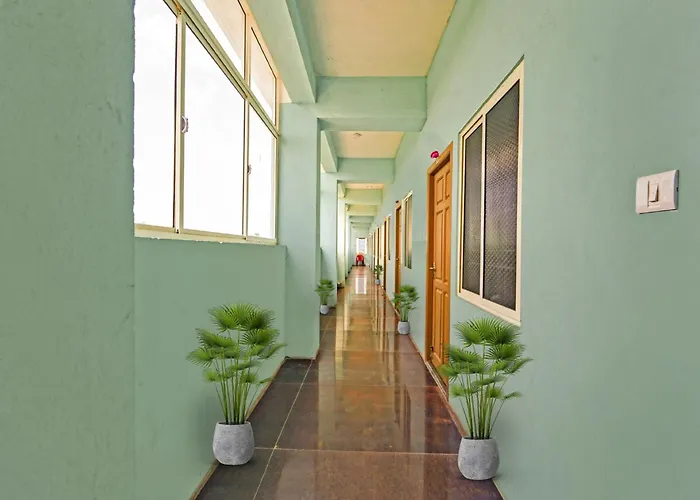 Oyo Flagship 92943 Guna Residency