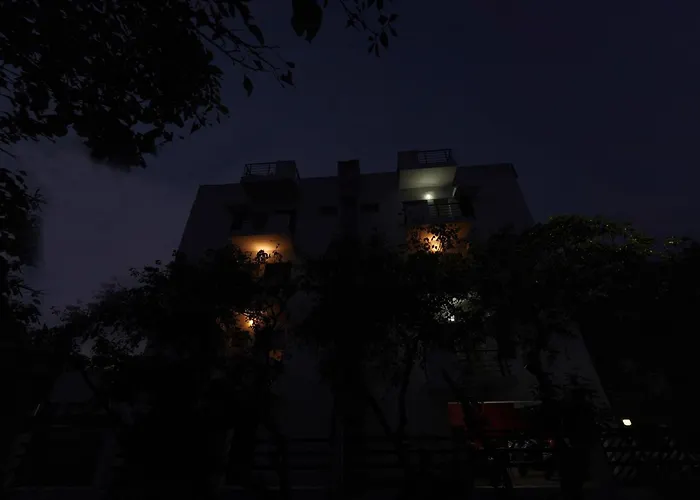 Super Oyo Townhouse 1005 G Silver Hotels & Resorts Omr