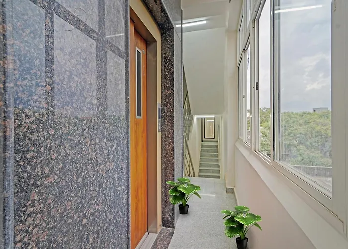 Super Townhouse 1096 Hotel Redfox Nungambakkam Near Apollo & Shankar Nethralaya Hospital