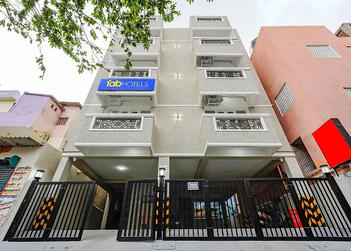Fabhotel Lucky Inn Grand Residency