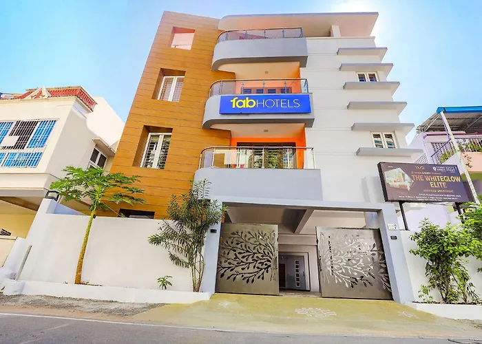 Fabhotel Hathvik Park - Near To Nandanam Metro Station