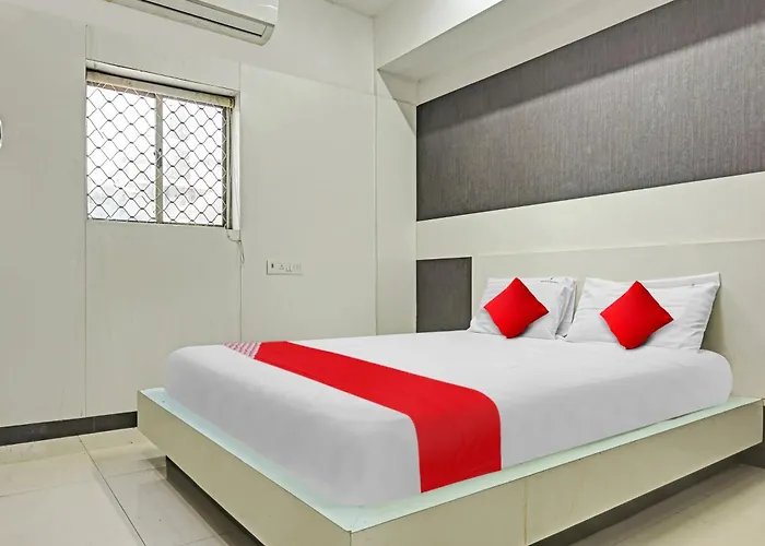 Hotel O O Vadapalani