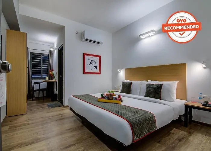 Oyo Townhouse 42 Urvashi Theatre