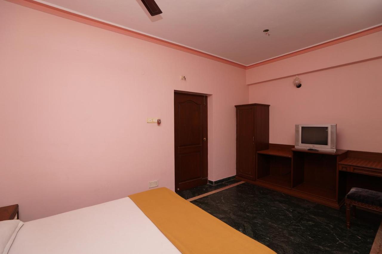 Lloyds Serviced Apartments,krishna Street,t Nagar Guest house 3*