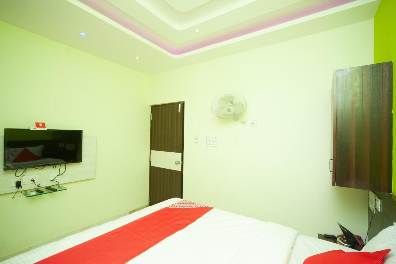 Oyo 27032 Sri Kumaran Residency