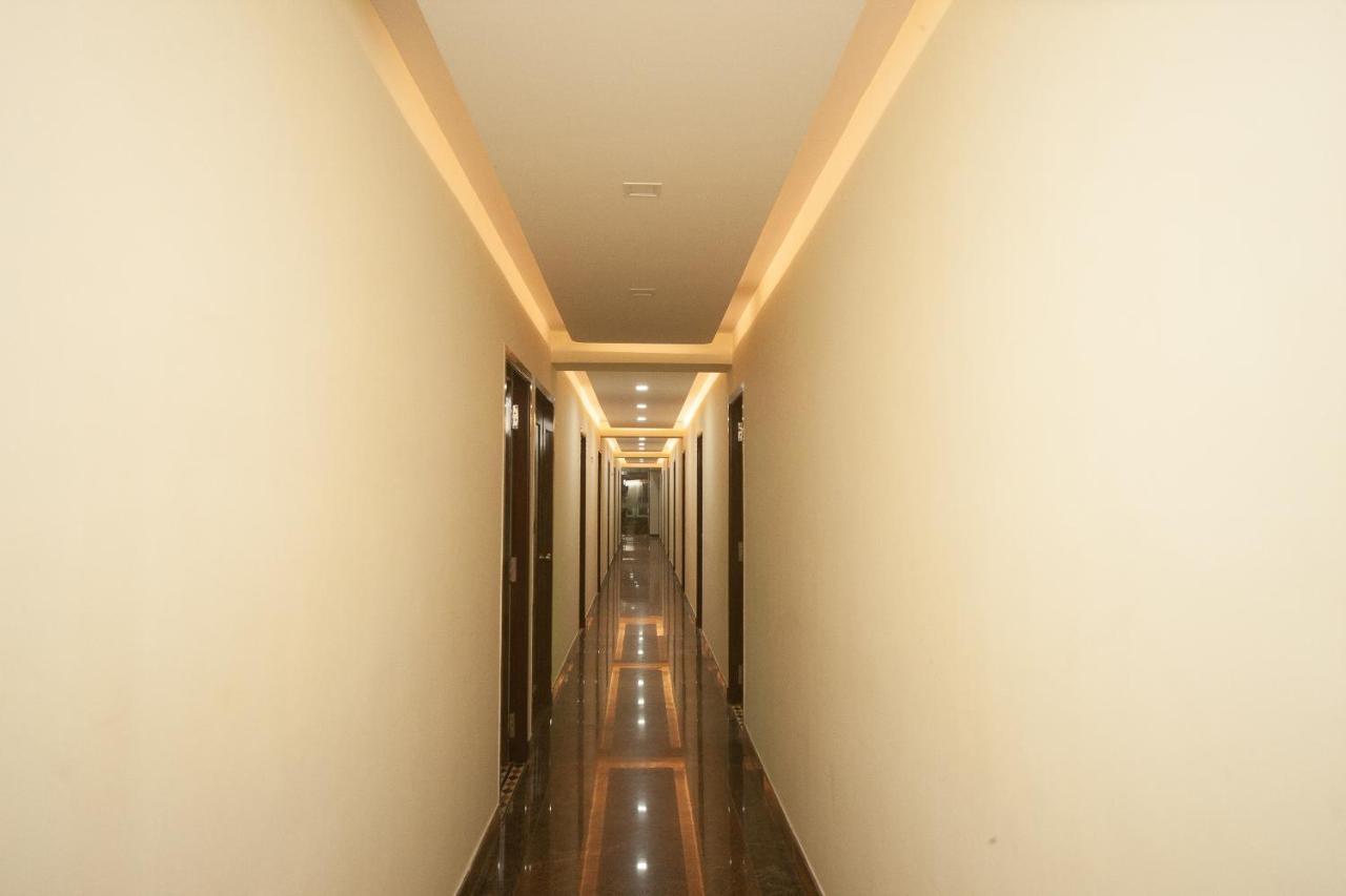 Oyo 27032 Sri Kumaran Residency 3*