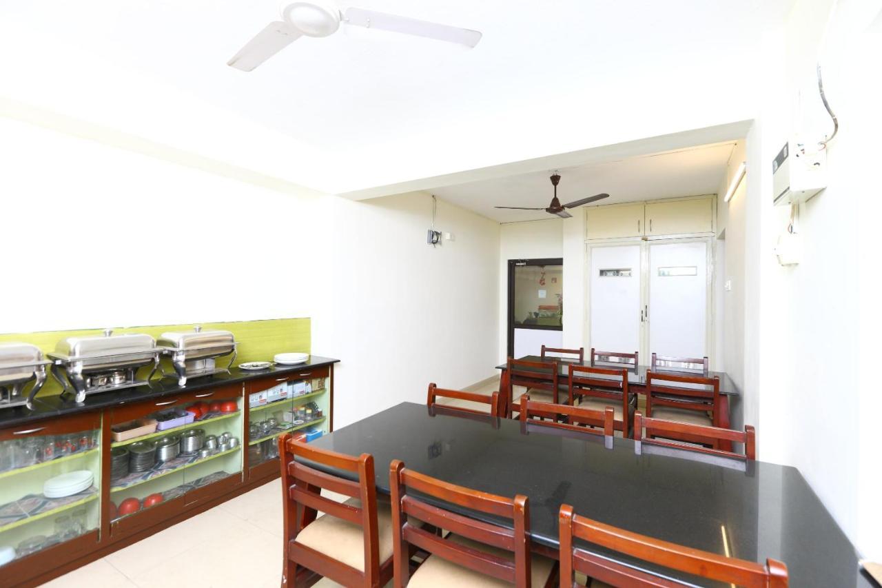 Hotel Vaccinated Staff- Oyo Flagship 475 Audi Nivas, North Usman Road